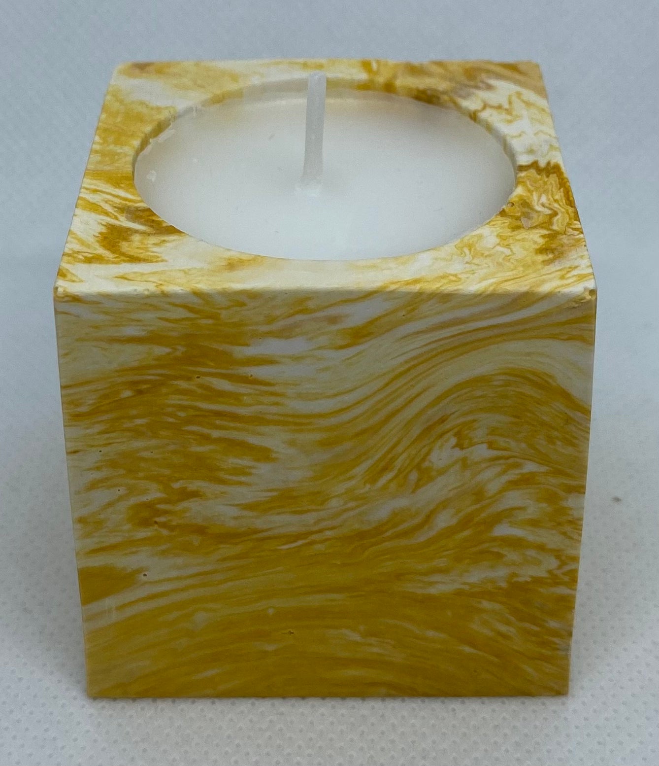 Tealight holder