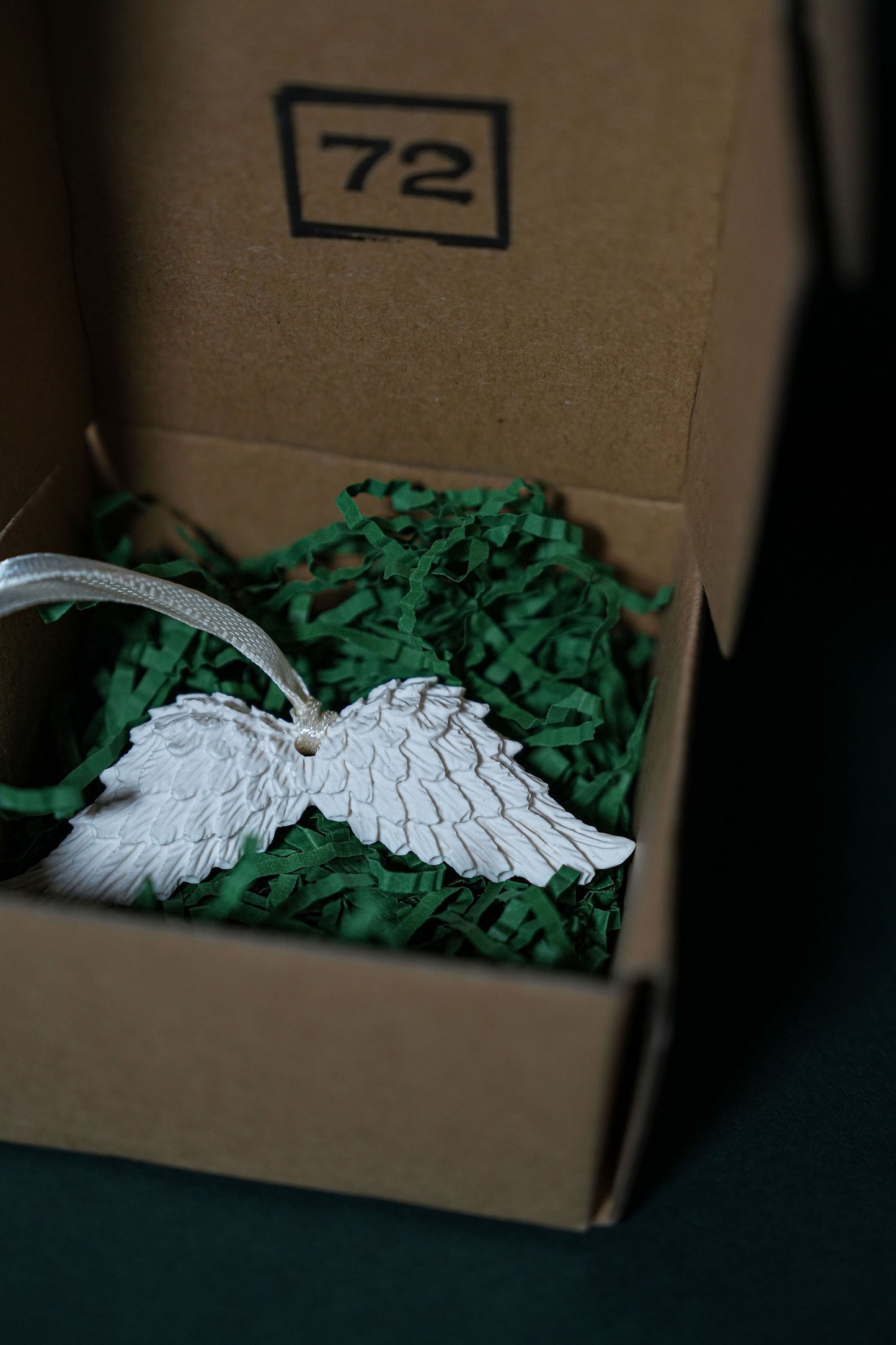 jesmonite angle wing in white