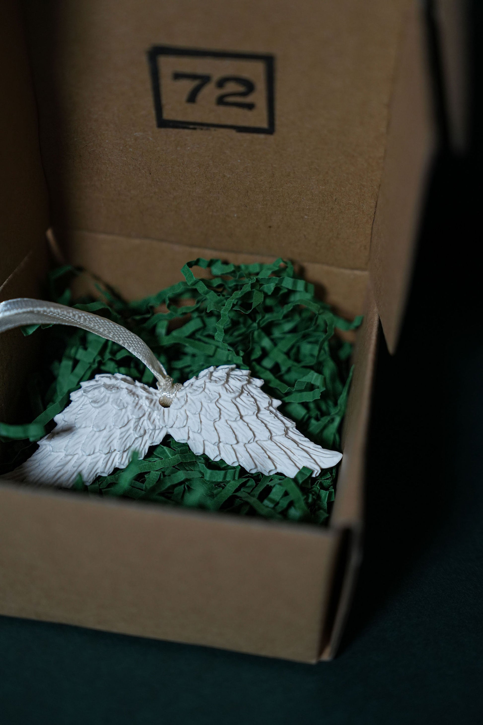 jesmonite angle wing in white