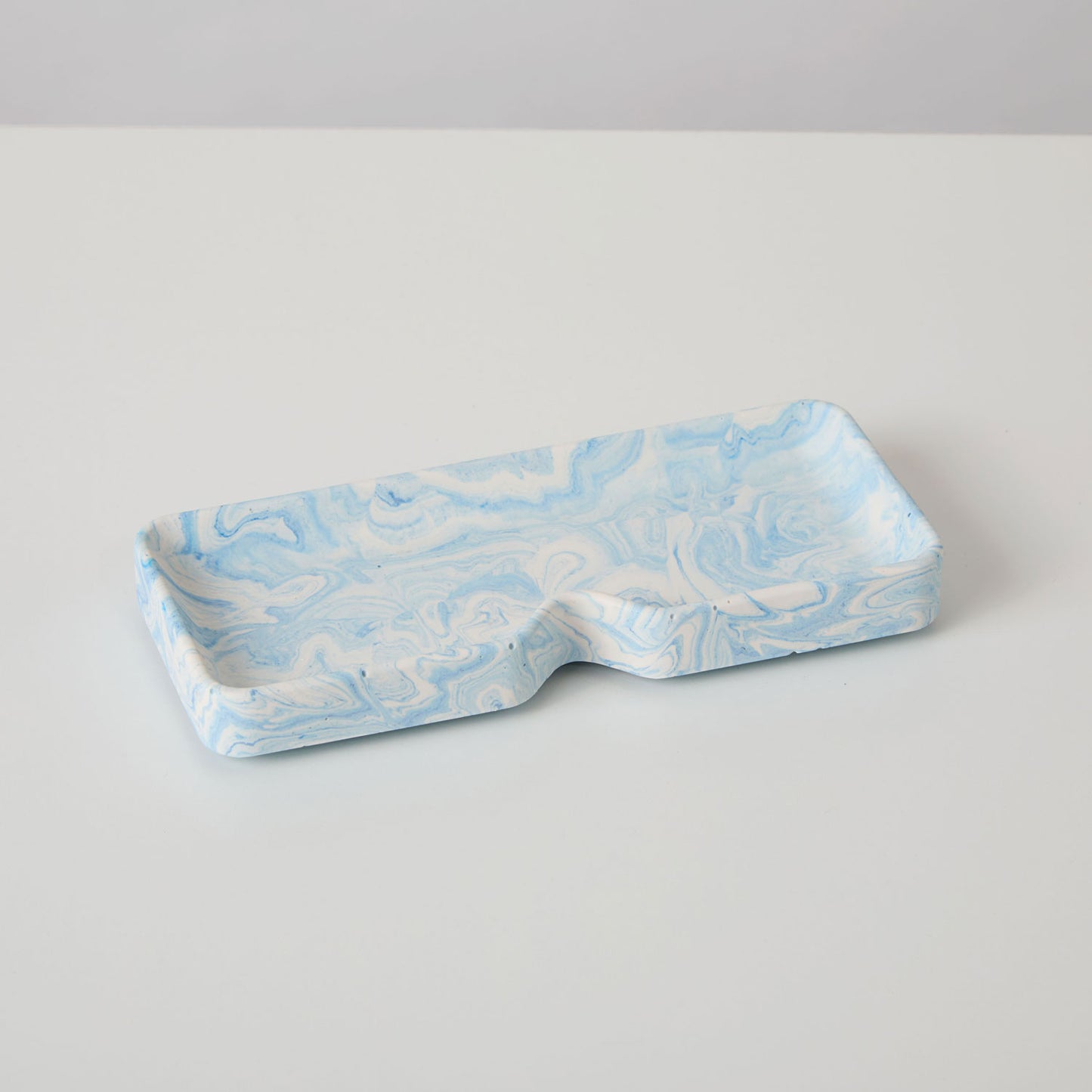 Square jesmonite glasses tray in blue