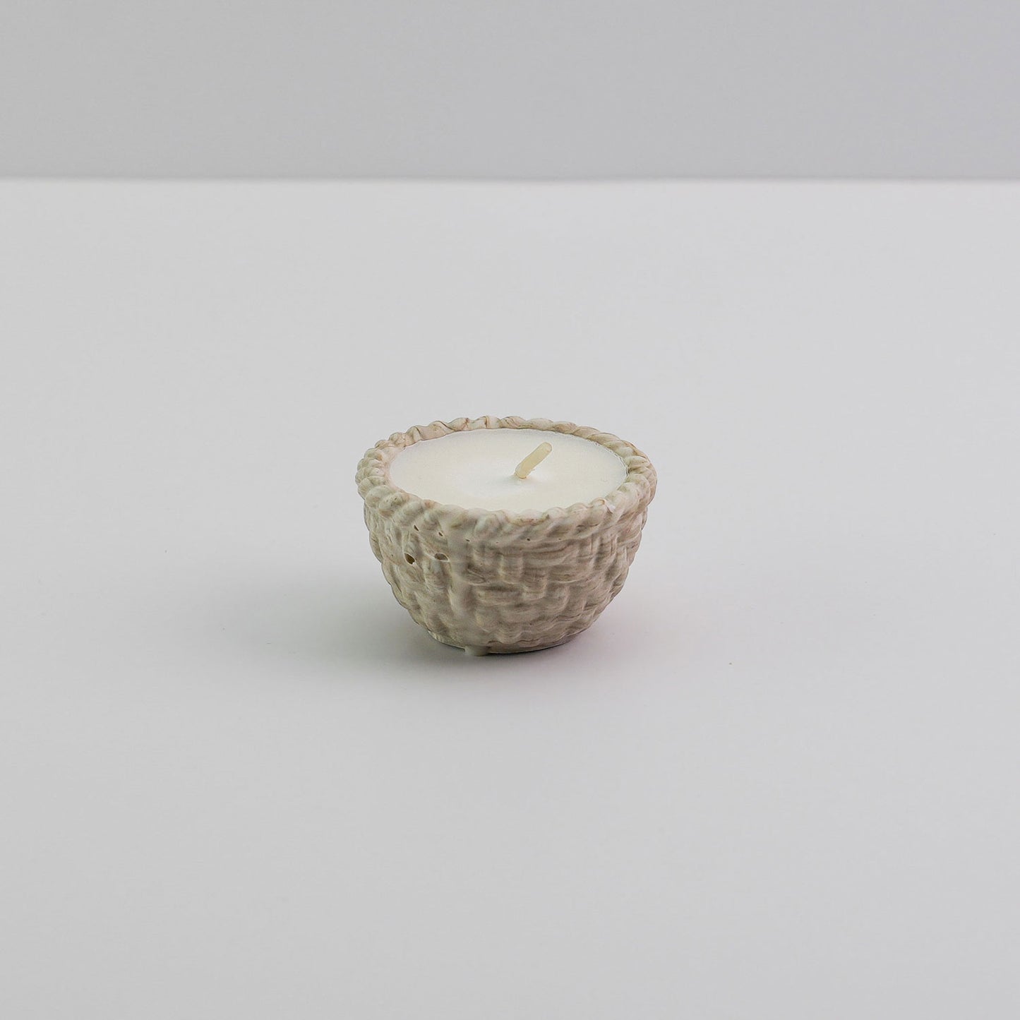 Jesmonite travel candle in beige